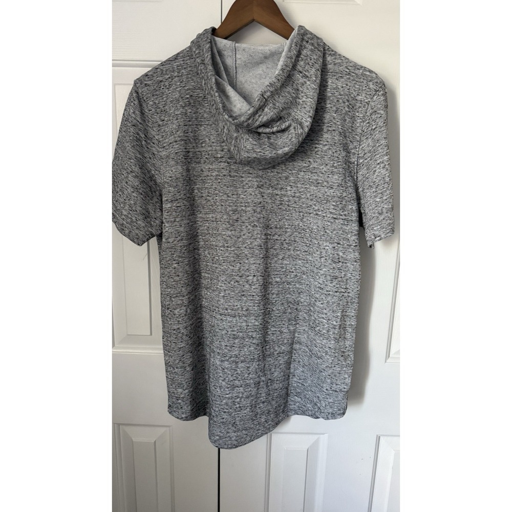 Men's Under armour Med. Pullover With Hood Short Sleeve Kangaroo Pocket NWT - Picture 3 of 7